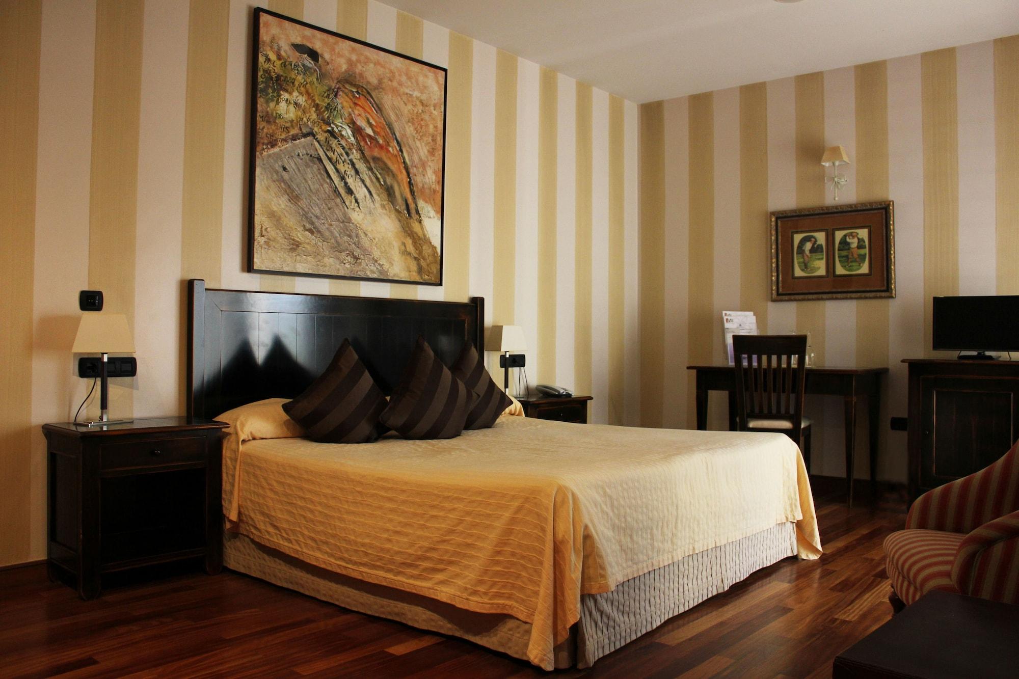 Hotel Vinicola Real-200 Monges Albelda De Iregua ภายนอก รูปภาพ