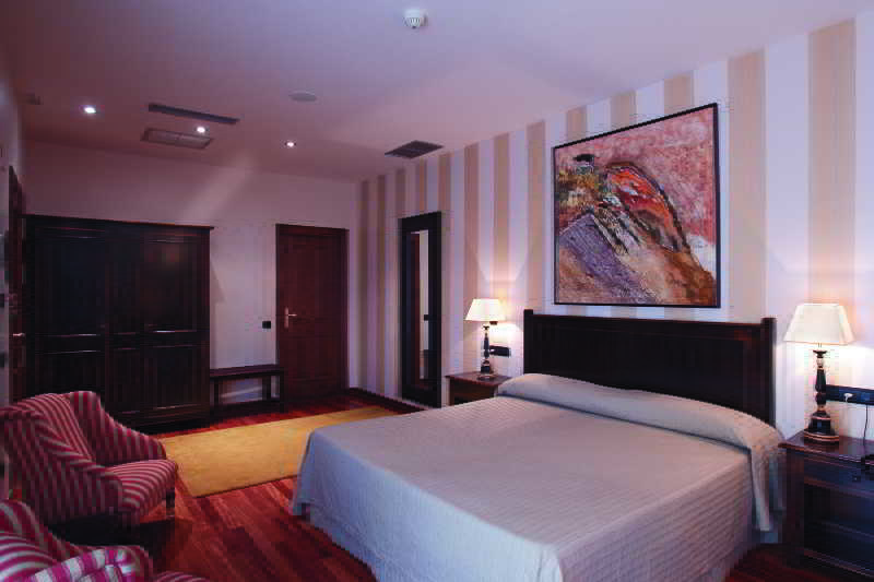 Hotel Vinicola Real-200 Monges Albelda De Iregua ภายนอก รูปภาพ