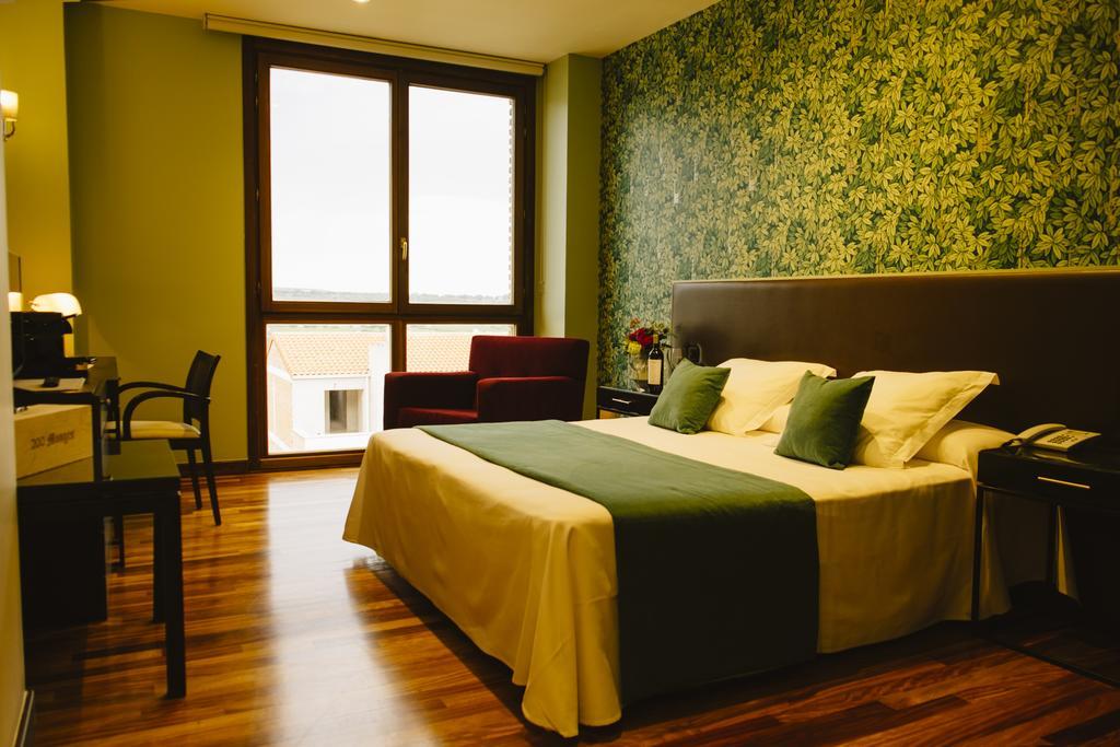 Hotel Vinicola Real-200 Monges Albelda De Iregua ภายนอก รูปภาพ